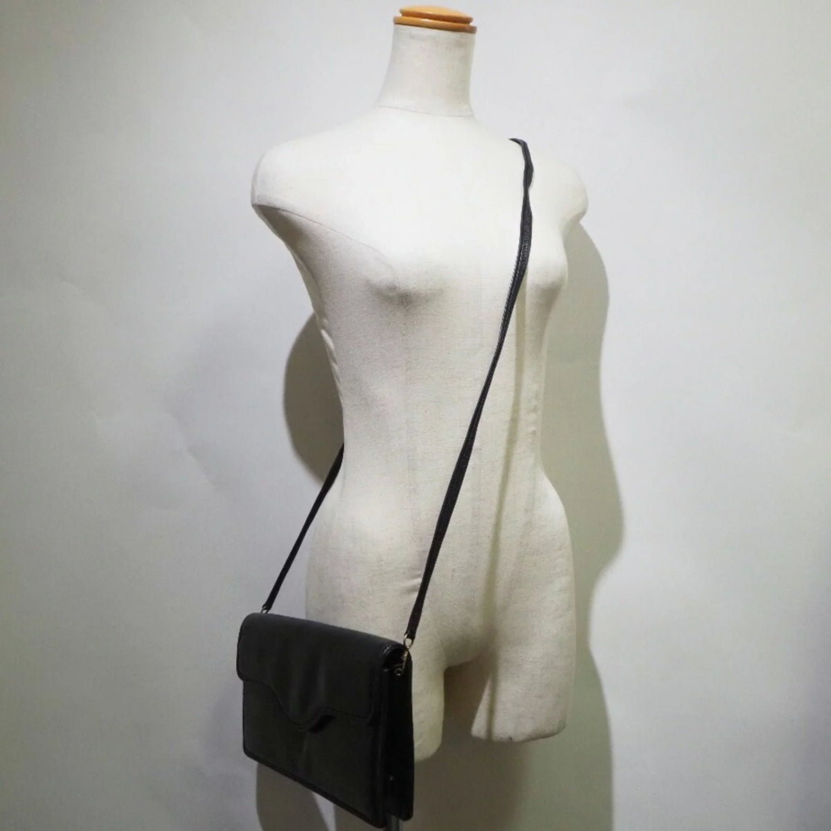 Bally Bag Chain Women's Pre-Owned Shoulder Barry Leather (Fair) Black