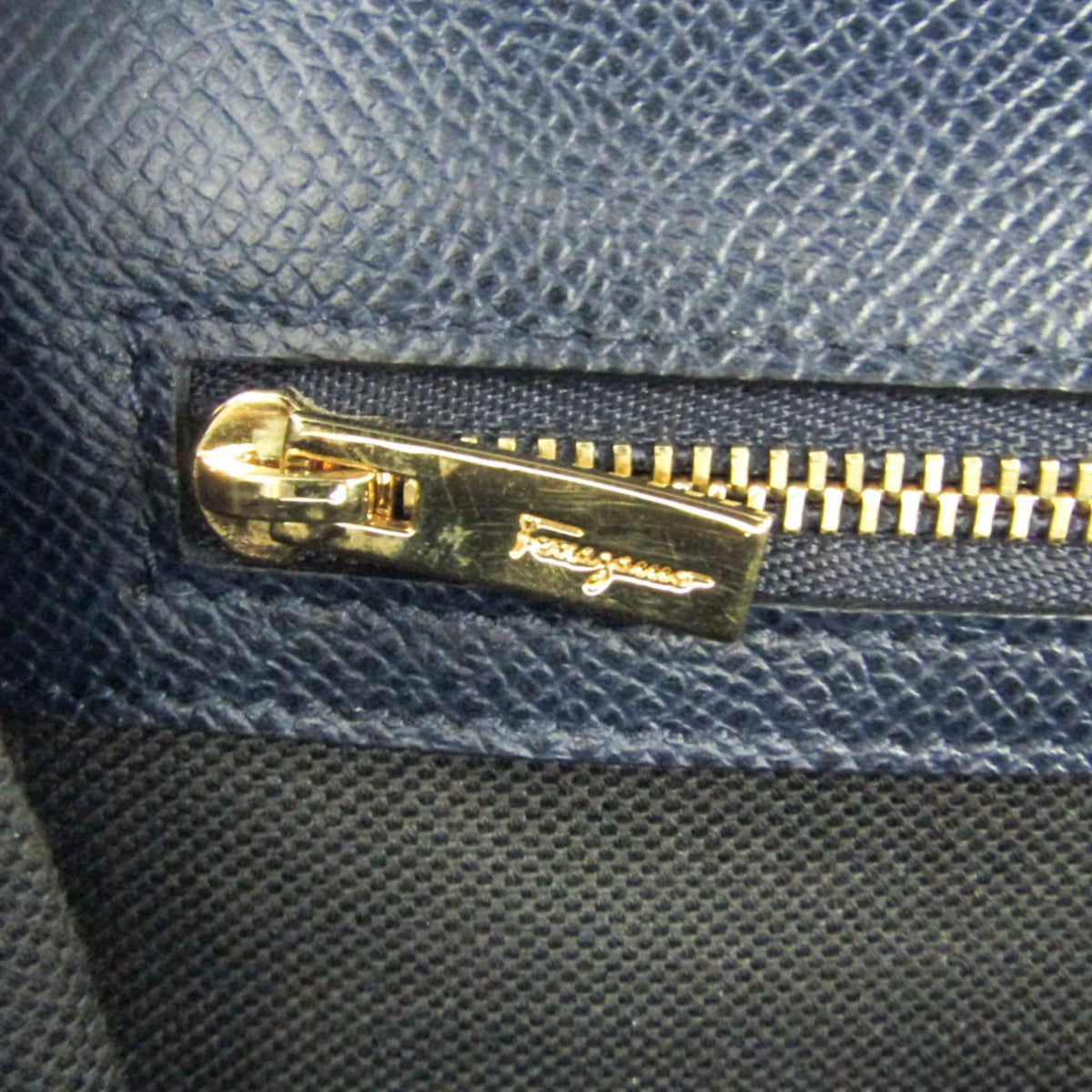 Bag Ferragamo 0011 Navy (Good) AU-21 Vara Shoulder Salvatore Leather Pre-Owned Women's