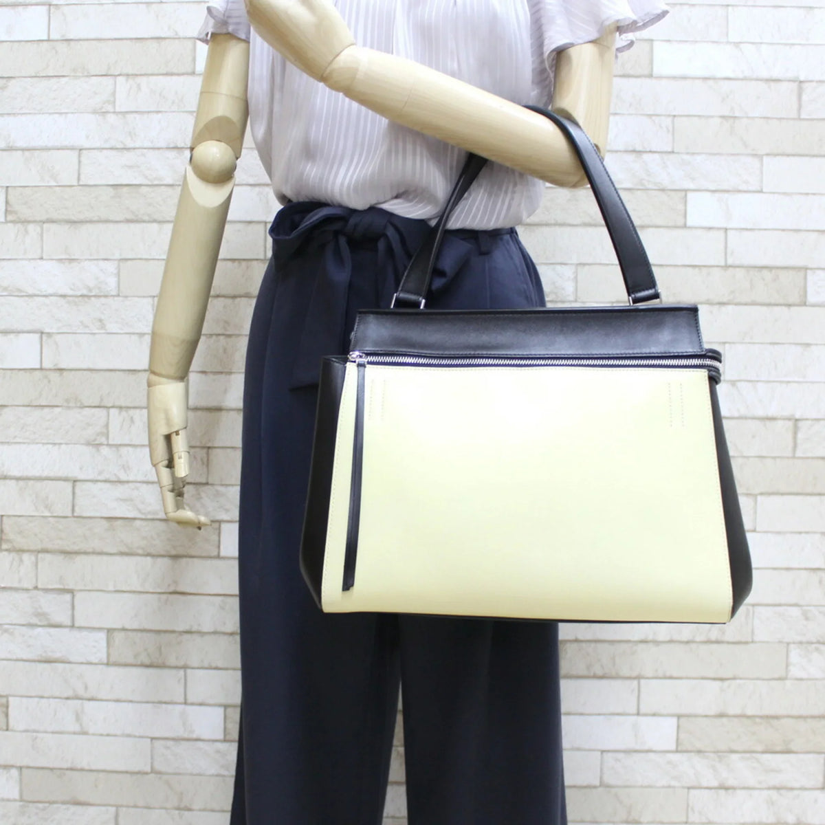Leather Women's Yellow Overseas Edge Black CELINE Pre-Owned Celine Large (Fair) Handbag