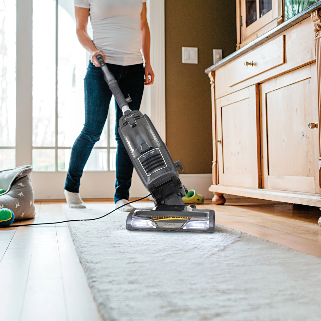 Lift-Away Speed Shark Rotator Vacuum, Upright Brushroll Powered Self-Cleaning with ZU621