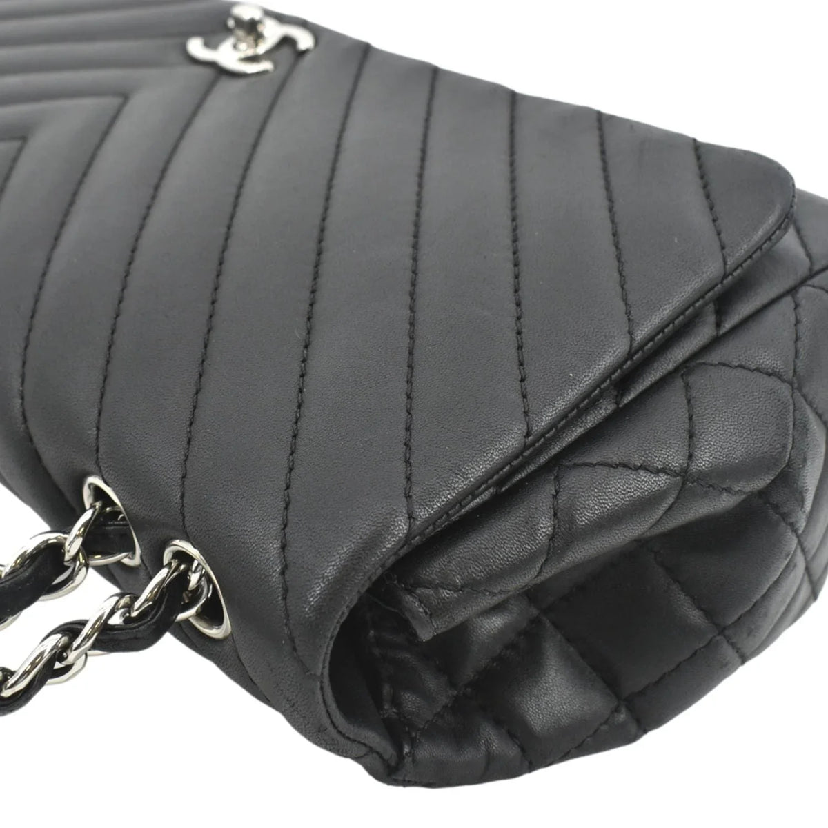 Bag Crossbody Chevron Lambskin Black Medium Pre-Owned CHANEL Flap Surpique Leather