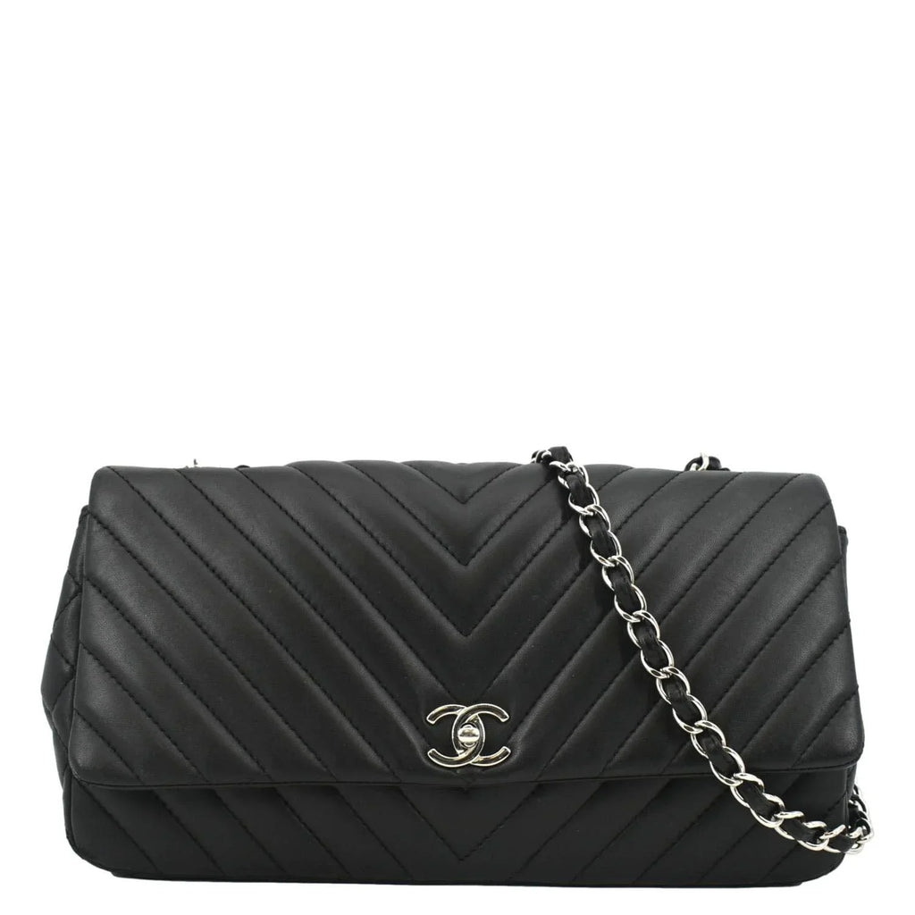 Bag Crossbody Chevron Lambskin Black Medium Pre-Owned CHANEL Flap Surpique Leather