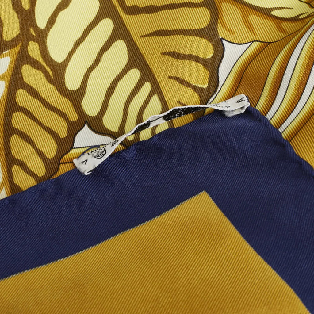 Ladies Hermes Gold Bird (Good) Carre90 Perroquets Navy HERMES Pre-Owned Les Parrot Scarf Silk Muffler detail