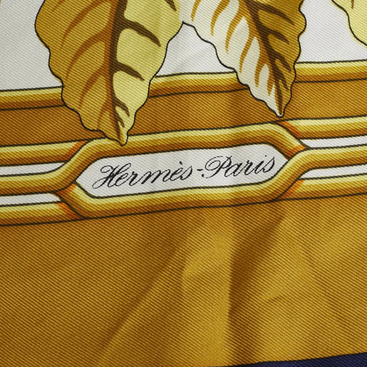 Ladies Hermes Gold Bird (Good) Carre90 Perroquets Navy HERMES Pre-Owned Les Parrot Scarf Silk Muffler detail